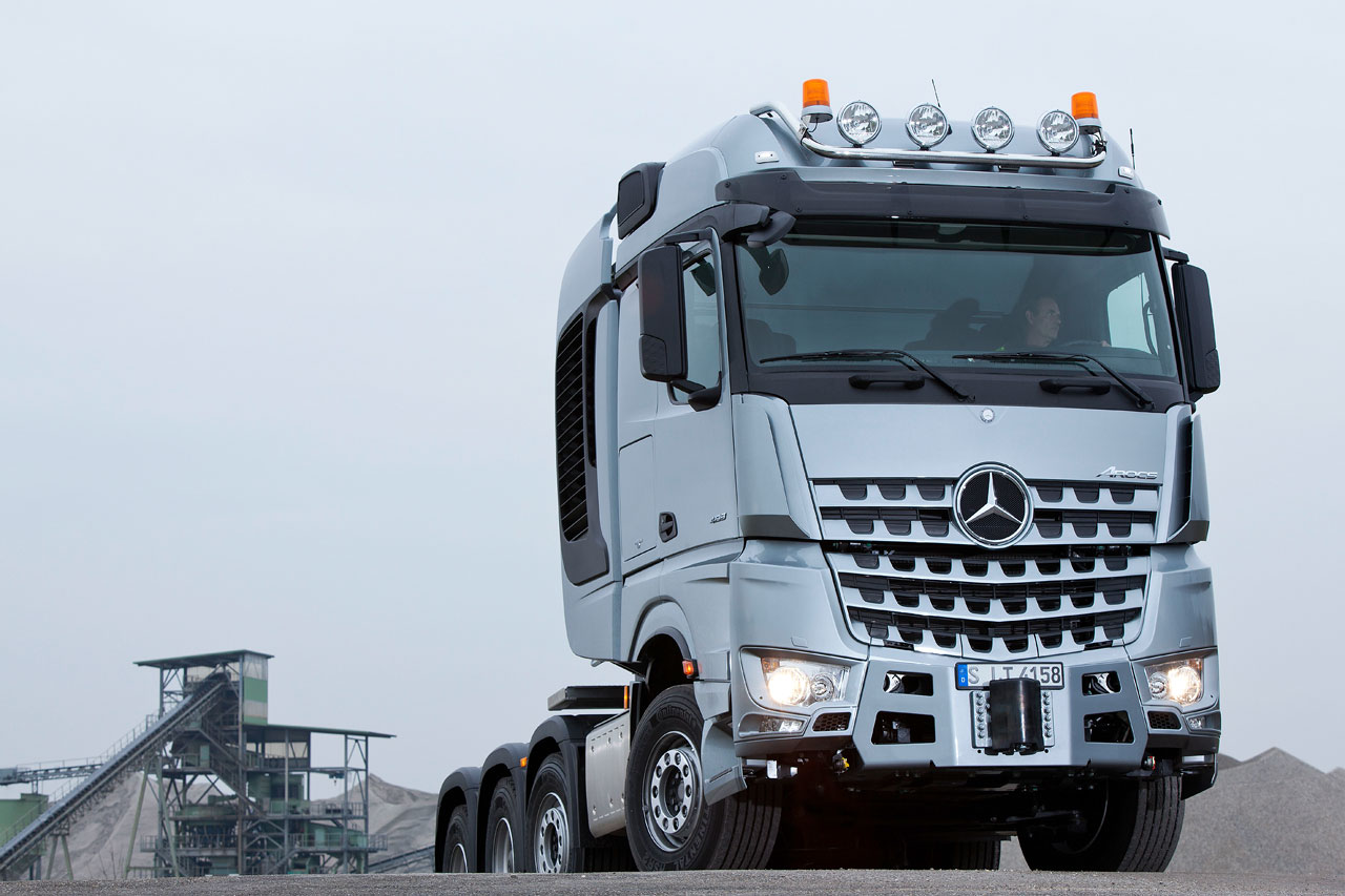 Mercedes-Benz unveiled the heavy duty Arocs SLT