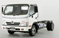 Гибридный грузовик Hino с "автоматом"