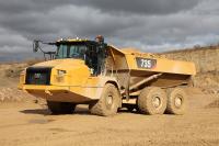 Caterpillar показал обновленные сочлененный самосвалы серий 730 и 735