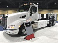 Peterbilt создал электрический тягач модели 579 для порта Лонг-Бич