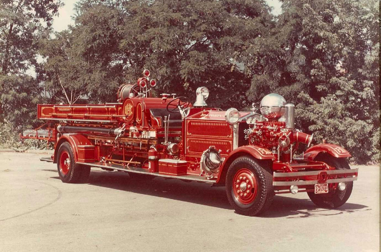 Первые пожарные машины. Ahrens-Fox 1930. Ahrens-Fox грузовик. Пожарная Ahrens Fox. Пожарный автомобиль.